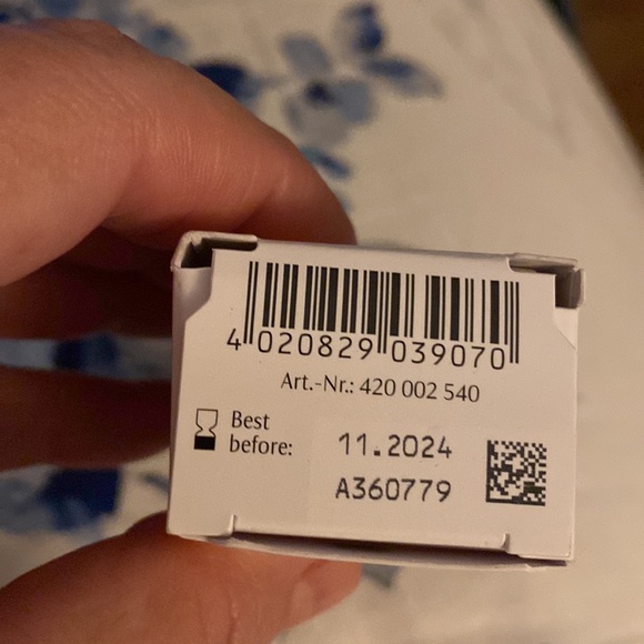 Dr Hauschka Tinted Day Cream - Picture 3 of 4